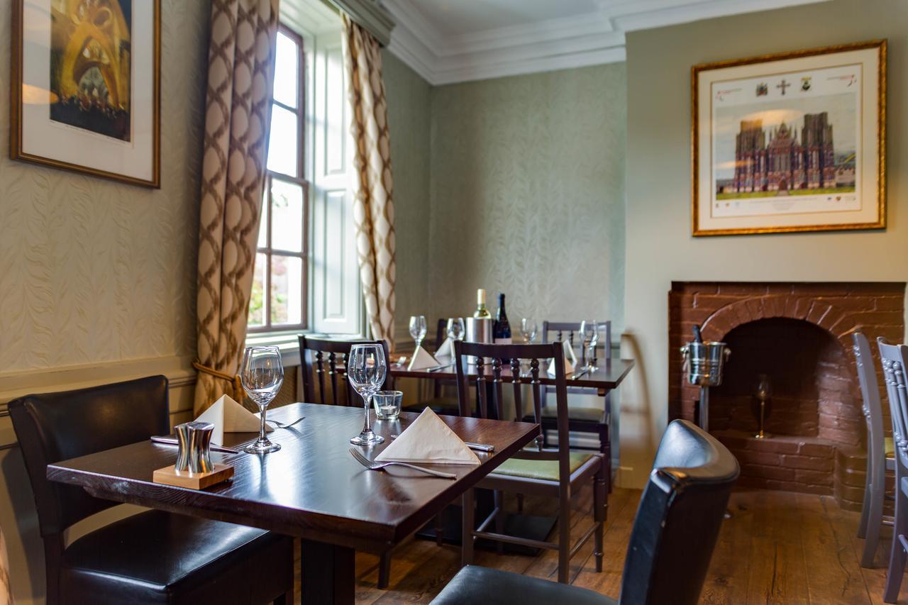 The Ancient Gatehouse & Rugantino Restaurant 3*
