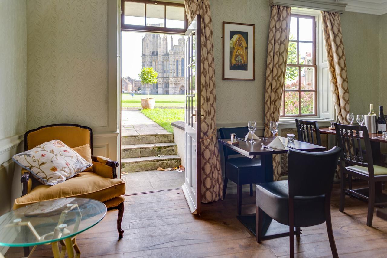 The Ancient Gatehouse & Rugantino Restaurant 3* Wells