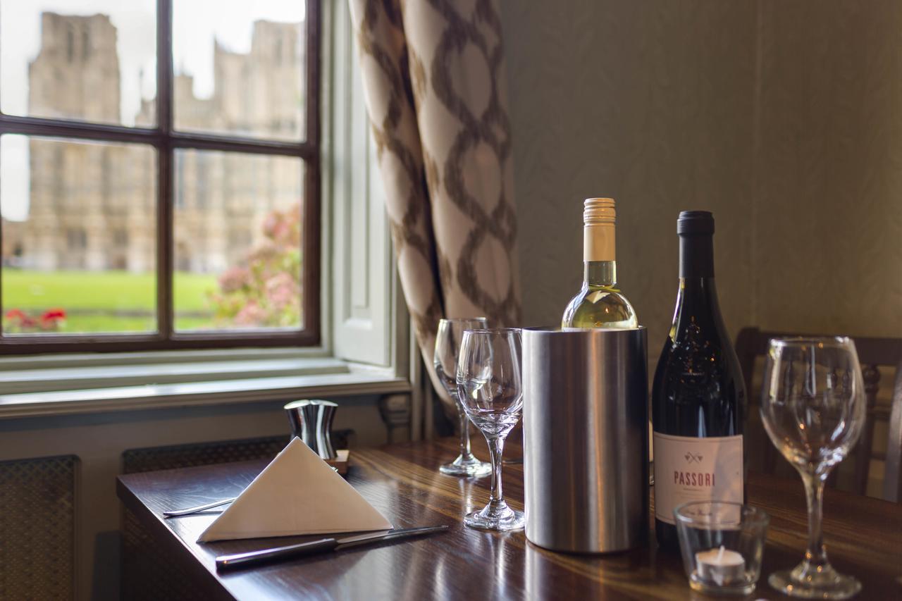 The Ancient Gatehouse & Rugantino Restaurant Wells