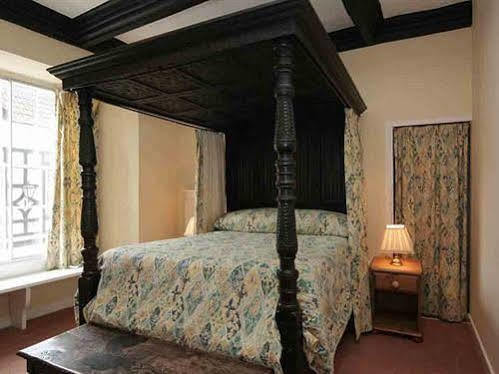 The Ancient Gatehouse & Rugantino Restaurant Inn Wells